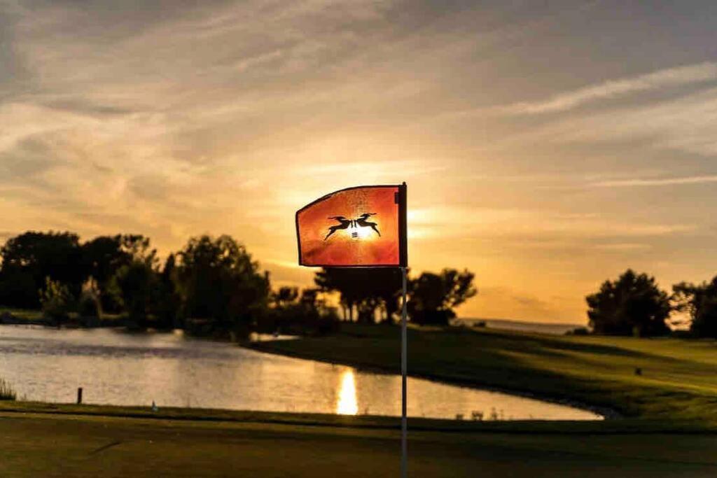 Moment De Detente Sur Le Golf De Pont-Royal مالمور المظهر الخارجي الصورة
