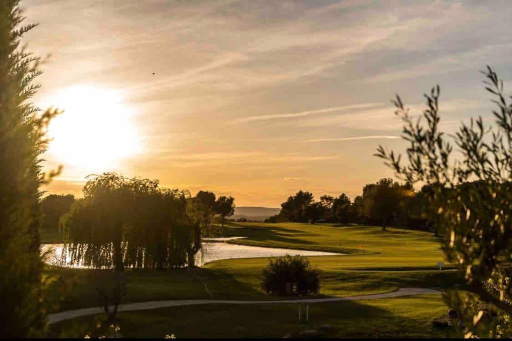 Moment De Detente Sur Le Golf De Pont-Royal مالمور المظهر الخارجي الصورة