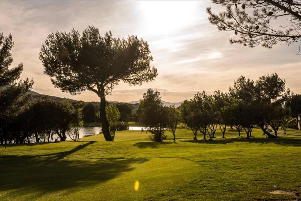 Moment De Detente Sur Le Golf De Pont-Royal مالمور المظهر الخارجي الصورة